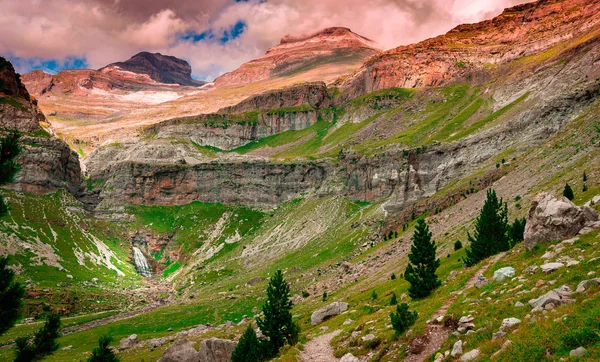 Sprachporträt Spanisch: beeindruckende Landschaft im Nationalpark Ordesa und Monte Perdido