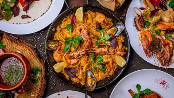 Sprachporträt Spanisch: Paella mit Meeresfrüchten