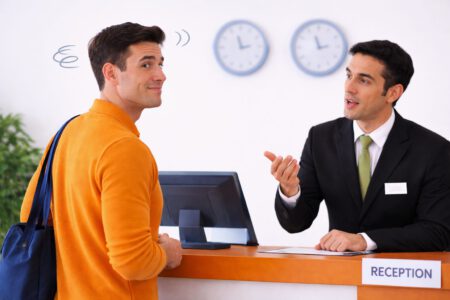 Hotel-Vokabeln Italienisch - Verwirrung an der Rezeption - wunschsprache.de